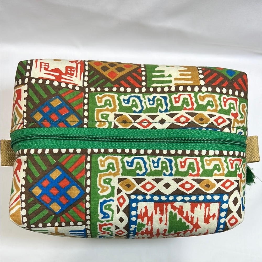 Handmade Cosmetic Boxy Bag with Zipper & Key Fob - Picture 3 of 8